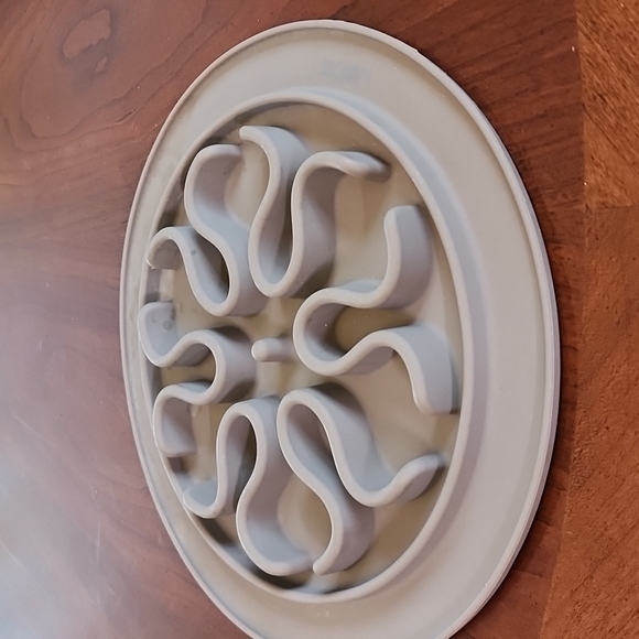 Silicone slow Feeder for cat or dog - Picture 2 of 5